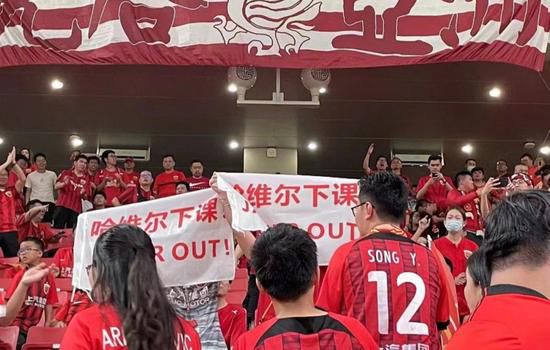 重要的是，他已经了解那不勒斯的环境、俱乐部和球迷，从长远来看，这肯定会是一个优势。